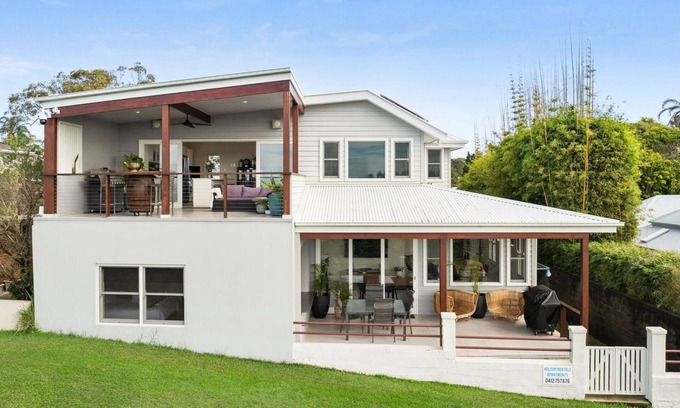 Urunga House | Sapphire Magic – A stunning waterfront escape in Urunga with beautiful river and ocean view