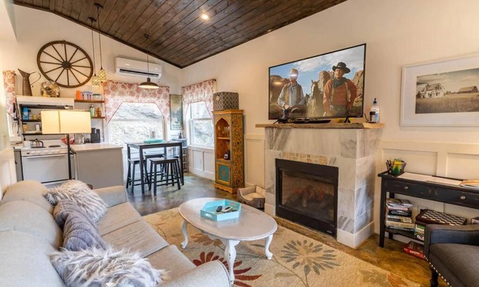 Blowing Rock House | Sarah Janes Cottage at Doe Creek
