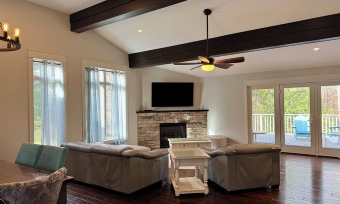 Saratoga Springs House | Saratoga Charmer - Relaxing Country Setting 6 Miles to Race Track and Downtown