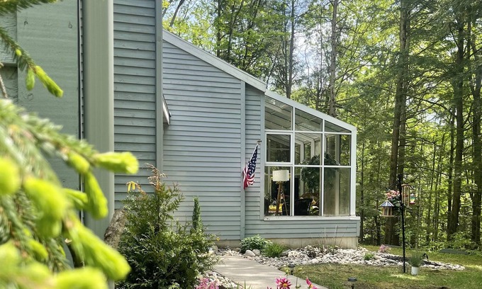 Greenfield Center House | Saratoga Contemporary, in Natures Paradise 5 min to Downtown.
