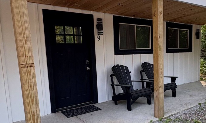 Saratoga Springs Apartment | Saratoga Garden Motel - Room 9