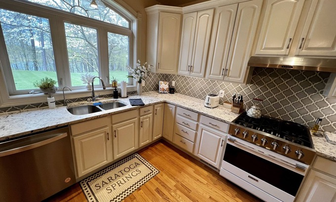 Saratoga Springs House | Saratoga Luxury Home with Lake Views and Beach!