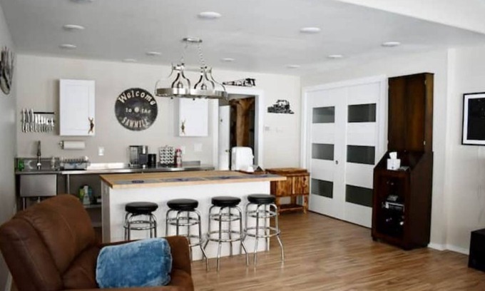 Sumpter Apartment | SAS - The Sawmill, Cozy 1 bdrm, Pets Welcome!