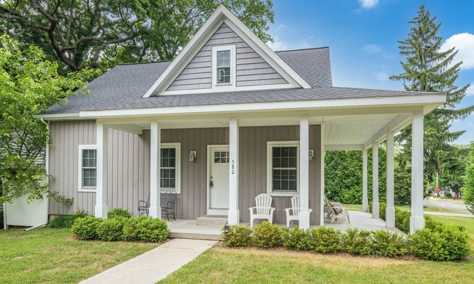 Saugatuck House | Saugatuck: Newer Home ~ On-The-Hill-Steps From Everything!