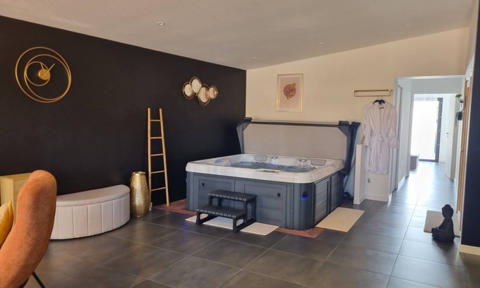 Plerin House | Sauna and jacuzzi, close to the beach, a place to relax!