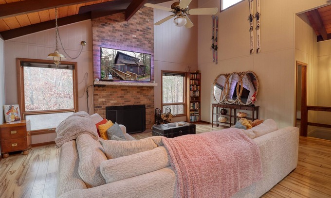 Basye Cabin | Sauna☆Pool Table☆Bar☆2 Fireplaces☆n4 Bedroom+Loft Cabin☆ On Bryce Resort