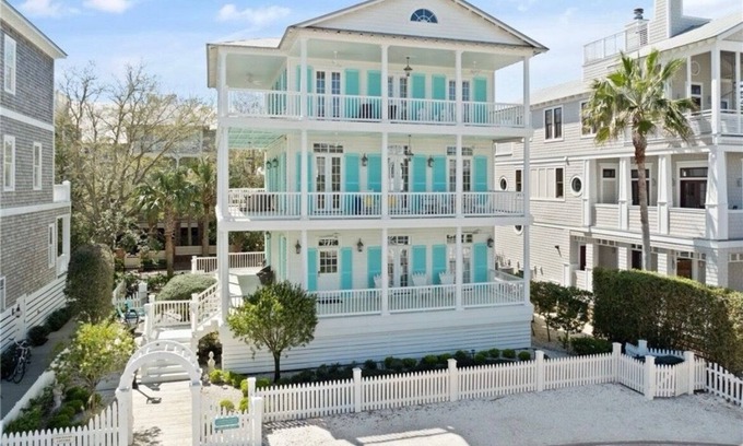 East Beach House | Savannah Cottage SSI- Family-Run- Steps to Beach with Heated Pool & Golf Cart