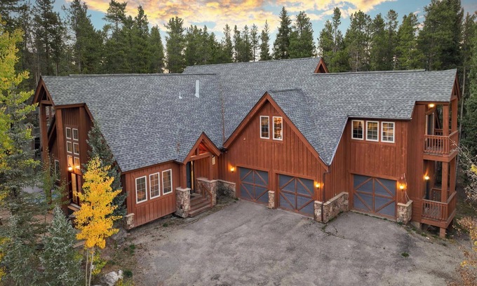 Peak 8 House | Sawmill Run Lodge: Pet-Friendly, Walk to Peak 8, Hot Tub, Grill, Shuttle