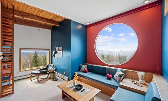 Fairbanks House | Scandinavian Aurora Villa