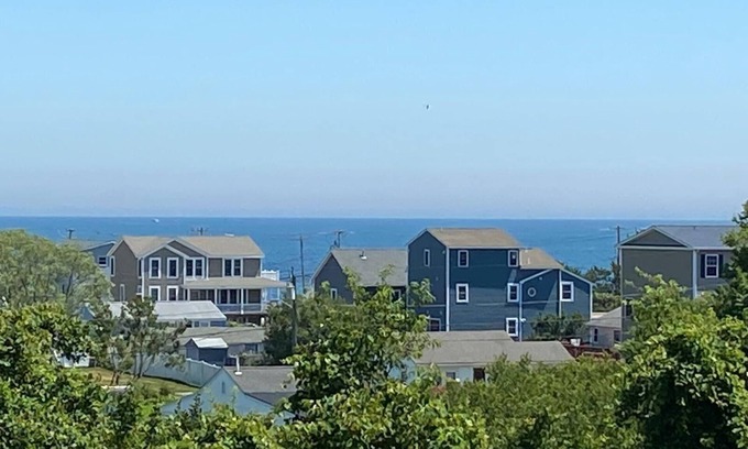 Eastward Look House | Scarborough Beach, Ocean View, Sleeps 10, A/C, Cable, Internet, Linens