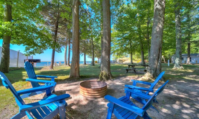 Muskegon Cabin | Scenic Drive Resort - Cabin #5