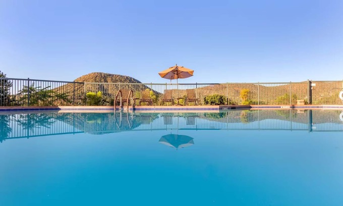 Oak Creek Hotel | Scenic Escape Ideal for Romantic Couple w/Private Terrace in Heart of Red Rocks