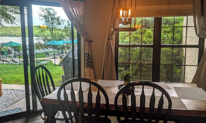 Lake Harmony Condo | Scenic Lakefront Condo – Convenient to Jim Thorpe & Hickory Run Hiking