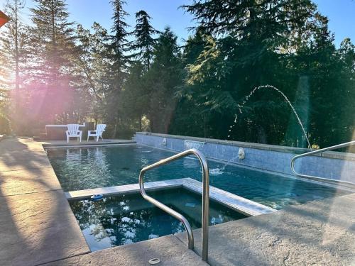 Oakhurst House | Scenic Mountain Views w Heated Pool, Game Room, and Hottubs