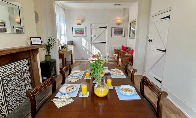 Neyland House | Scenic Pembrokeshire Cottage