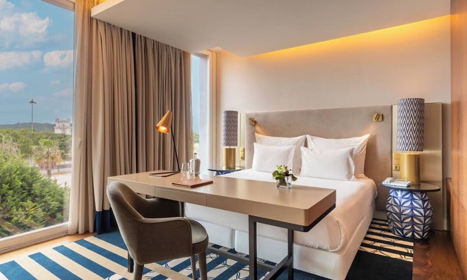 Belem Hotel | Scenic Tower View Stay w/ Outdoor Pool & Terrace Dining | Free Parking in Belém