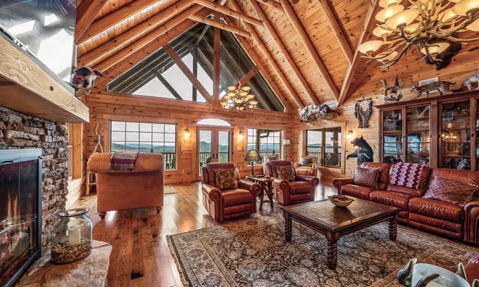 Gatlinburg - Pigeon Forge Cabin | Scenic Views Estate:2025 Specials!