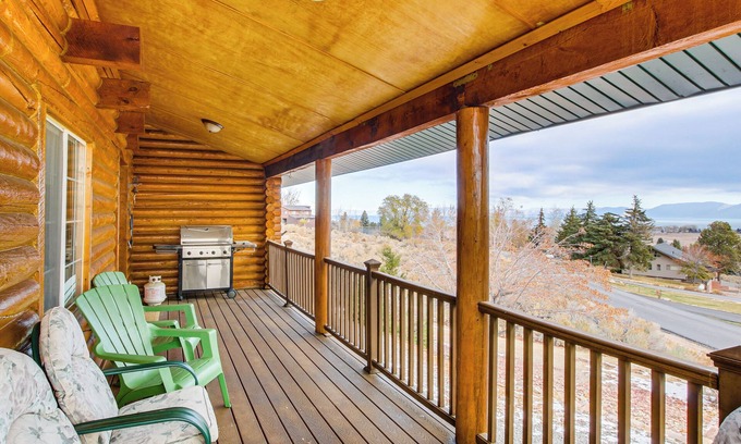 Sweetwater Cabin | Scenic Views & Game Room: Garden City Retreat!