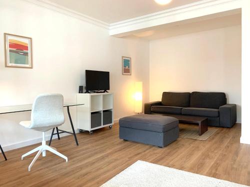 Brueck Apartment | Schöne 3-Zimmer-Wohnung in Köln-Brück mit eigenem Parkplatz