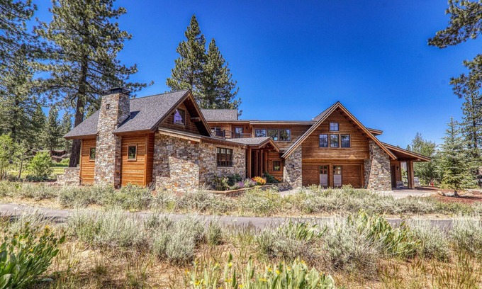 Ponderosa Palisades House | Schaffer's Mill Luxury Home, Hot Tub, Golf & Mountain Views, Amenities Access
