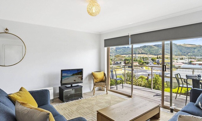 Apollo Bay Apartment | Schram - Views Over Apollo Bay, Ocean, Beach & Otways
