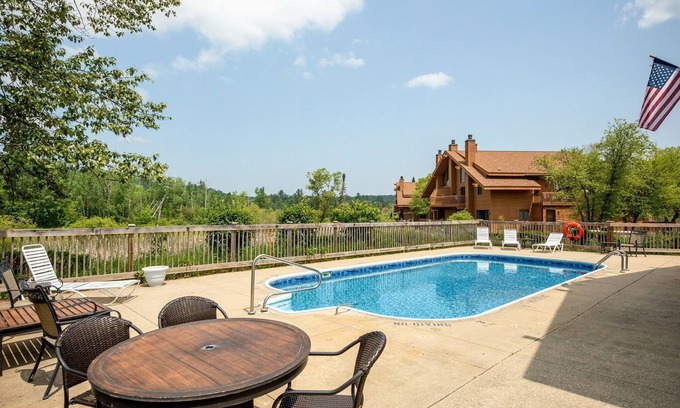 Mancelona Condo | Schuss walk to slopes, close to LAKES, sleeps 6, KING bed. golf, mountain view!