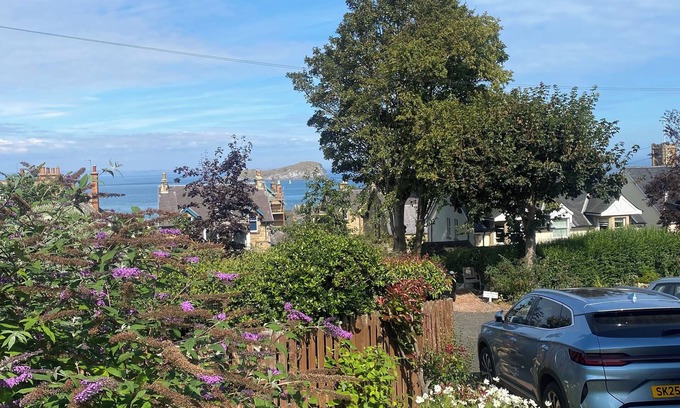 North Berwick House | Scotlands most loved costal town-4 bed detached home and garden. Golf, beaches