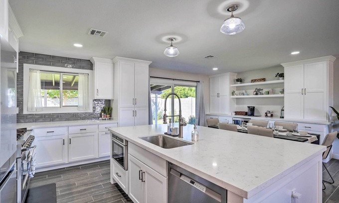 Park Scottsdale Four House | Scottsdale Home w/Putting Green, 3 Mi to Old Town