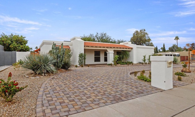 Raskin Estates House | Scottsdale Kierland Golf Retreat