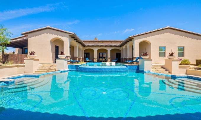 North Scottsdale House | Scottsdale Oasis: 6BR, Dual Pools & 12-Person Spa