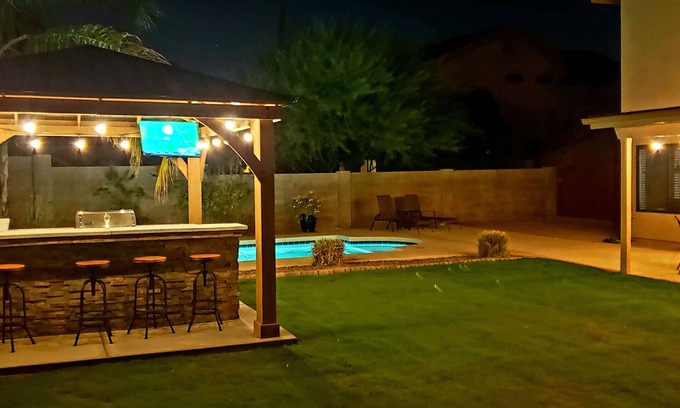 Paradise Valley Village House | Scottsdale - Phoenix 5 Bedroom Premium Home: Minutes to Shopping & Kierland!