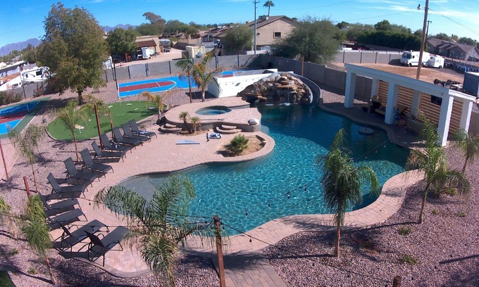 Waltann Villa | Scottsdalestays 12 BDRM Multimillion Mansion-500K Pool-AZ Top 10-Sports Courts.