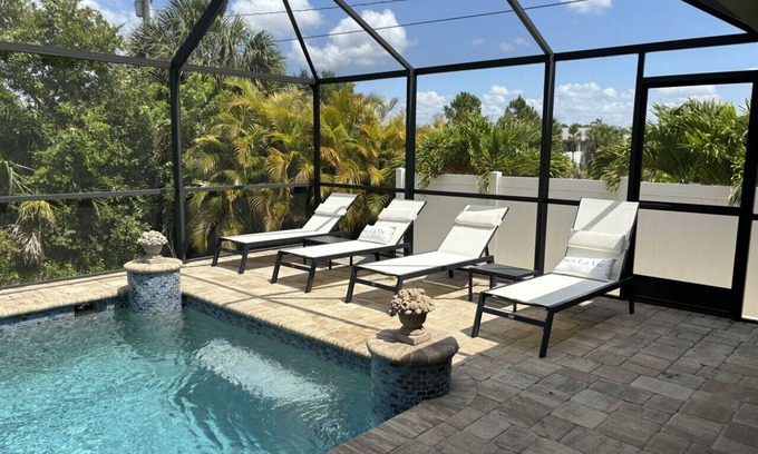 Port Charlotte Apartment | Screened Pool Pet Friendly Grill Near Beach