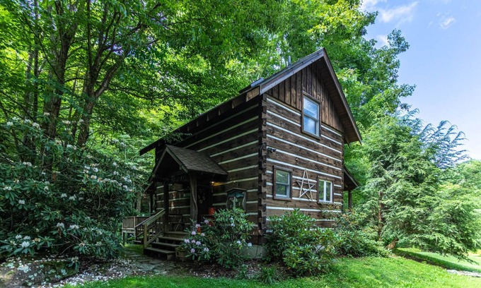 Banner Elk Cabin | Scrollrock - Charming Creek-side Cabin, Secluded, with Hot tub Pets ok!