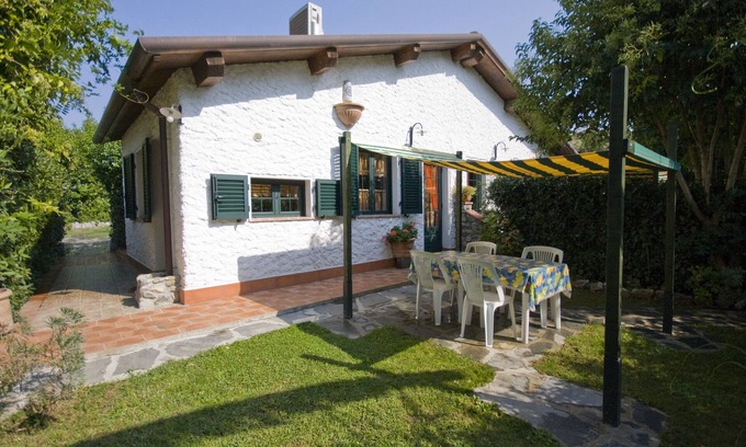 Massarosa House | Sea Air - Apartment in villa 10 min from the sea private garden, pool