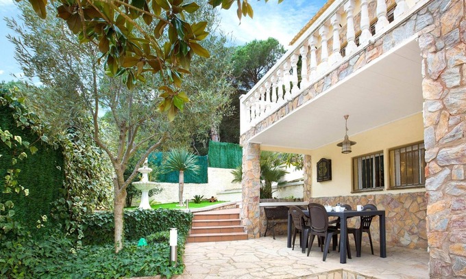 Lloret de Mar Villa | Sea and mountain view villa with pool
