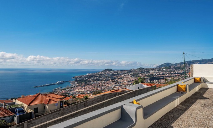 Funchal House | Sea and mountain view - Madeira Friendly Guest House