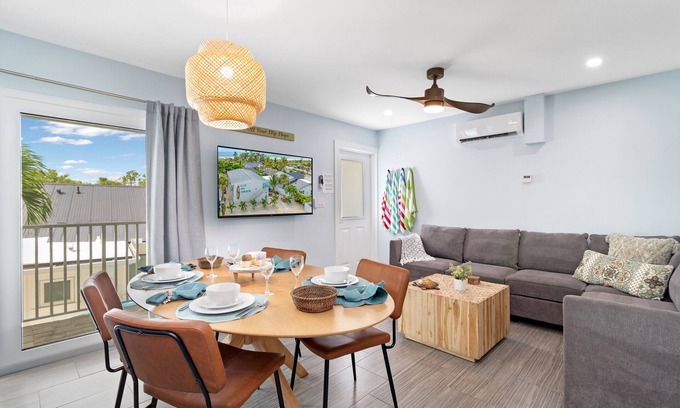 Siesta Key Village House | Sea Breeze - Pet Friendly, Located in Siesta Key Village, Steps to Siesta Key Beach!