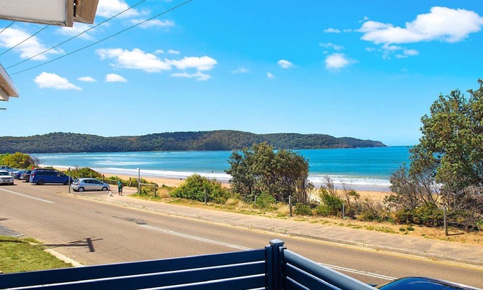 Umina Beach House | Sea Breeze Retreat - Beach front