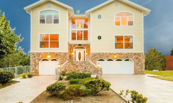 Shelter Cove House | Sea Breeze Vacation House
