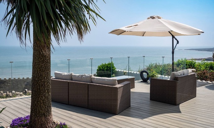 Moelfre Cottage | Sea Breezes - sleeps 2 guests in 1 bedroom