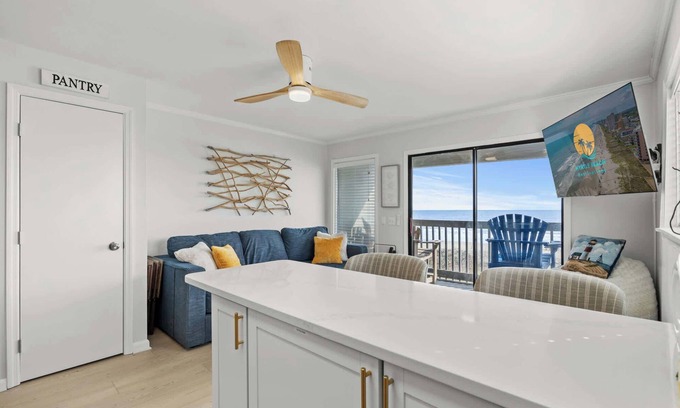 Ash Condo | Sea Cabin 118 - Oceanfront, End-Unit!