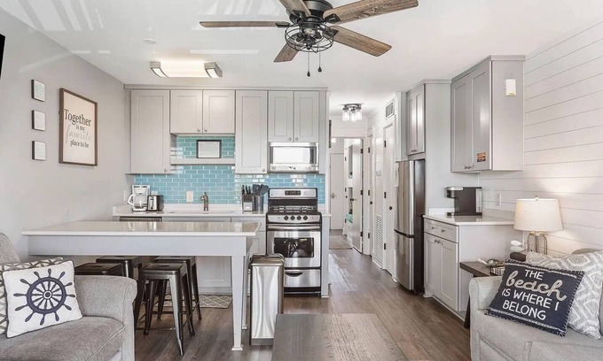 Charleston County Condo | Sea Cabin 208 | 1 Bedroom Oceanfront Condo | Pool | Just Renovated