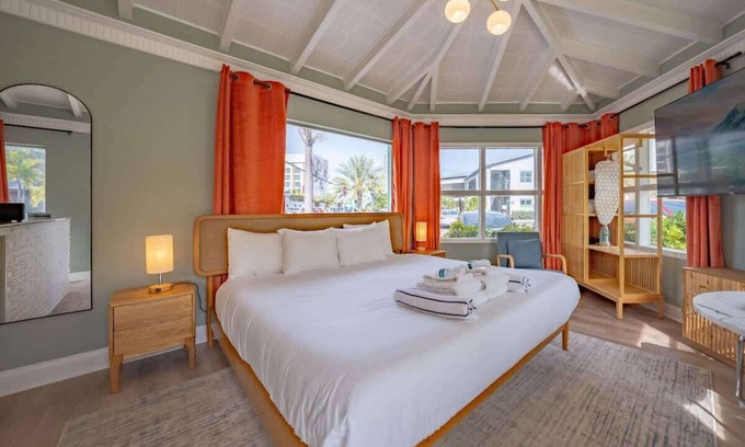 Clearwater Beach Cottage | Sea-clusion: Private Poolside Cottage by the Beach