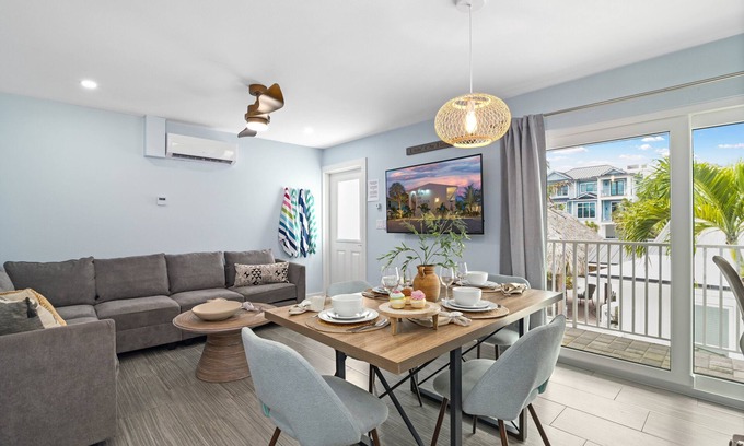Siesta Key Village House | Sea Coast - Pet Friendly, Located in Siesta Key Village, Steps to Siesta Key Beach!