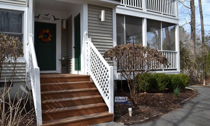 Bethany Beach Condo | Sea Colony Lower Level End Unit, Sleeps 6 Comfortably!