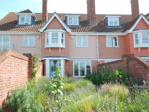 Aldeburgh House | Sea Crest