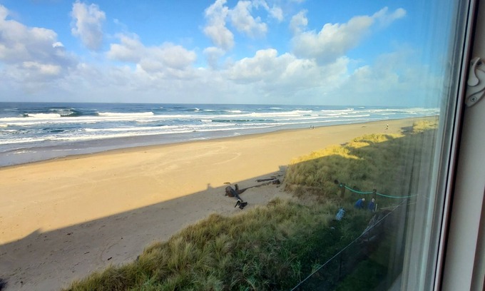 Lincoln City Condo | Sea Gypsy Condo Front Row Seat to Sunsets, Beach, Summer FunnSwimming pool, BBQ