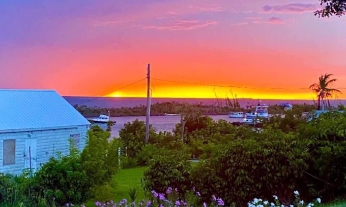 Man O War Cay House | Sea Hope Man O War Cay: Tropical Paradise Just Minutes Walk from the Beach!