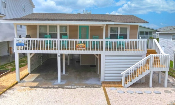 Ocean Isle Beach Cottage | Sea-ing Double - Steps away from the ocean and beach access